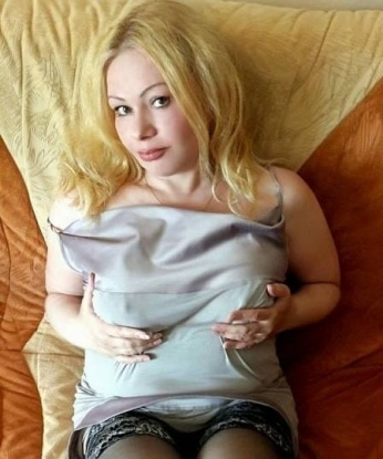 Я создам теплую и атмосферную обстановку, в которой ты просто растворишься.
💋 Мои услуги настолько разнообразны, что ты обязательно найдешь то, что придется по вкусу именно тебе. Я мастер эротического массажа, страстной стриптизерши, фантазерки и способна выполнять даже самые смелые желания. Со мной вполне возможен GFE, чтобы ты почувствовал себя любимым.
📸 В моем фотоальбоме ты найдешь реальные и горячие фото, которые лишь намекают на то, что тебе предстоит испытать на своей коже. Я обладаю сексуальной фигурой, губками, которые просто созданы для поцелуев, и нежными ручками, которые сделают тебя счастливым.
📣 Мои клиенты оставляют положительные отзывы, говоря о моей открытости, чуткости и способности прочитать и удовлетворить твои самые сокровенные желания. Я ценю каждого своего клиента, поэтому ты можешь быть уверен, что каждая минута проведенная со мной будет наполнена страстью и лаской.
🌟 Позволь мне стать твоей ночной феей, которая сделает твои самые яркие фантазии реальностью. Жду тебя в Москве с нетерпением! 💌 Мари